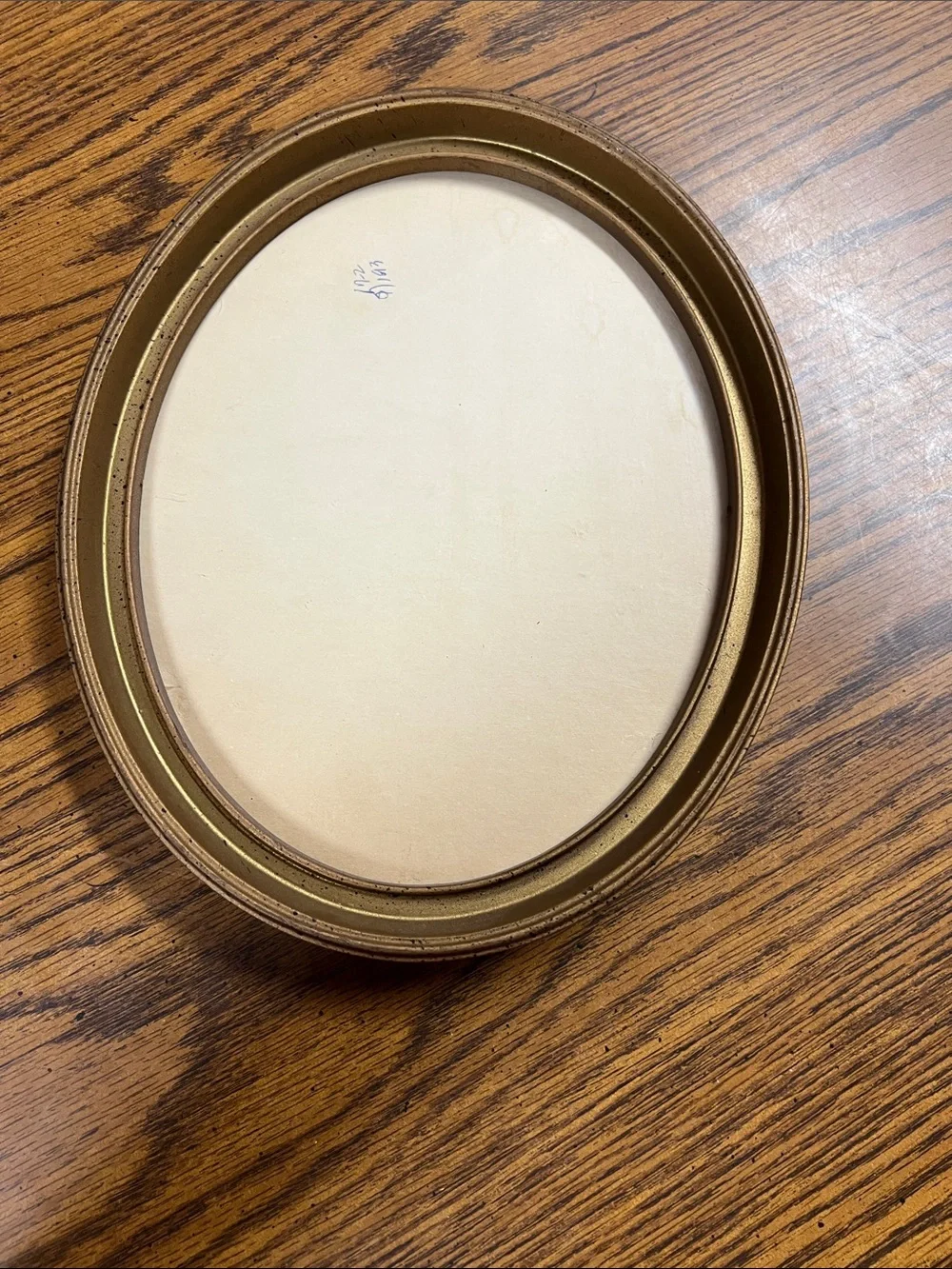 Oval Decorative Picture Frame in Antique Gold